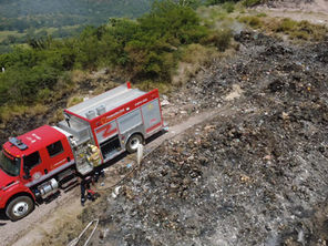 Reporta Protección Civil control en incendio de Acatlán