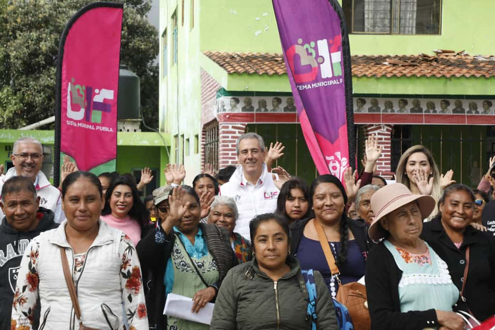 Pepe Chedraui entrega apoyos alimentarios en Azumiatla