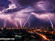 ¿Los rayos caen del cielo o suben desde la tierra? ¡Descubre la verdad electrizante!