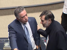 Cobra Inzunza por leer en su escaño; inicia periodo ordinario