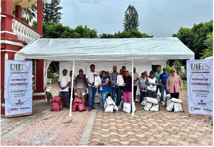 Continua DIF municipal de Tochtepec entregando apoyos alimentarios