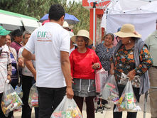 Entregan apoyos SMDIF y Ayuntamiento de Tochtepec, adquiridos con recursos propios
