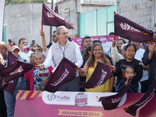 Pepe Chedraui preside obras de pavimentación en la colonia El Salvador