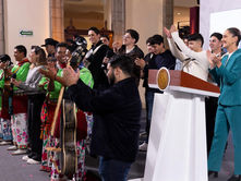 Presenta Sheinbaum himno migrante en homenaje a paisanos que viven en Estados Unidos