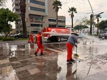 Ayuntamiento de Puebla realiza labores lavado en la Avenida Juárez