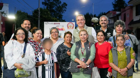Pepe Chedraui entrega renovación de alumbrado LED a la colonia 10 de Mayo