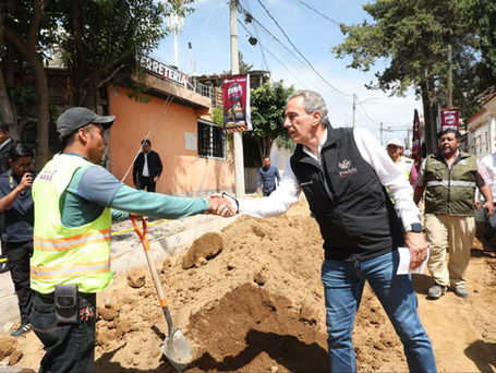 Supervisa Pepe Chedraui trabajos de pavimentación en la colonia Guadalupe Hidalgo 2da. Sección