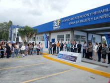 Entrega Edmundo Tlatehui centro integral de seguridad y salud para vecinos de la Delegación Atlixcáyotl