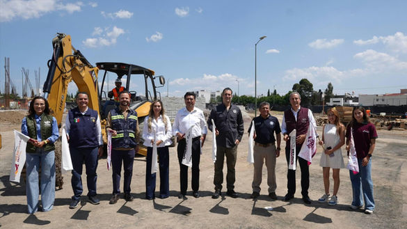 Pepe Chedraui, Miguel Torruco y Francisco Sánchez dan banderazo inicial del Centro Comunitario México Imparable