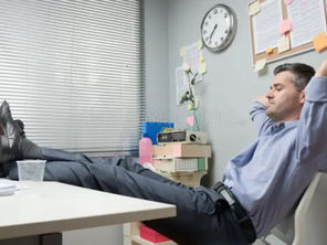 Horas nalga: la reforma laboral redefine la jornada y mide solo productividad