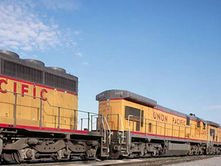 Hallan cuerpos dentro de tren de carga en Texas