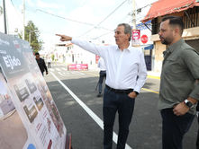 Pepe Chedraui entrega rehabilitación vial de la Calle Ejido