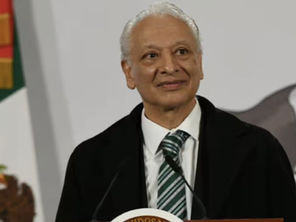 Acusan a Víctor Rodríguez por dar contrato de 4.8 mil mdp; suponen conflicto de interés y simulación