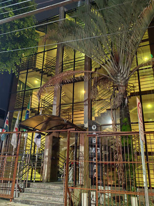 OAB/JF reforça conscientização no trânsito com iluminação especial durante o Maio Amarelo