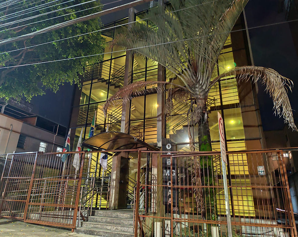 OAB/JF reforça conscientização no trânsito com iluminação especial durante o Maio Amarelo