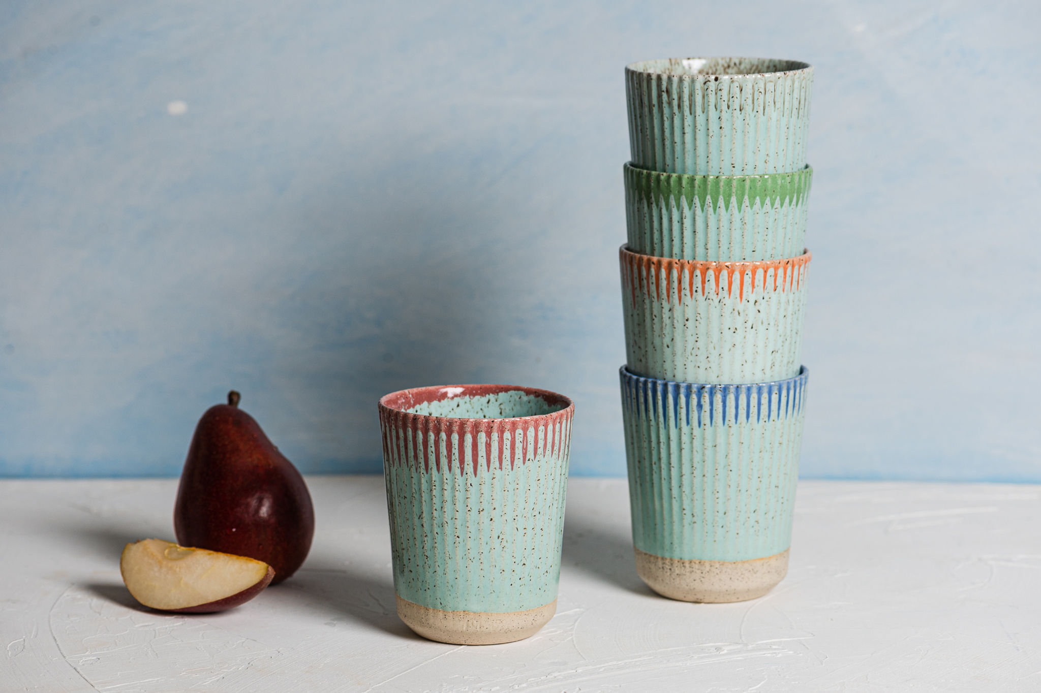 ספל מאג מנוקד בעבודת יד בעיטור וורוד