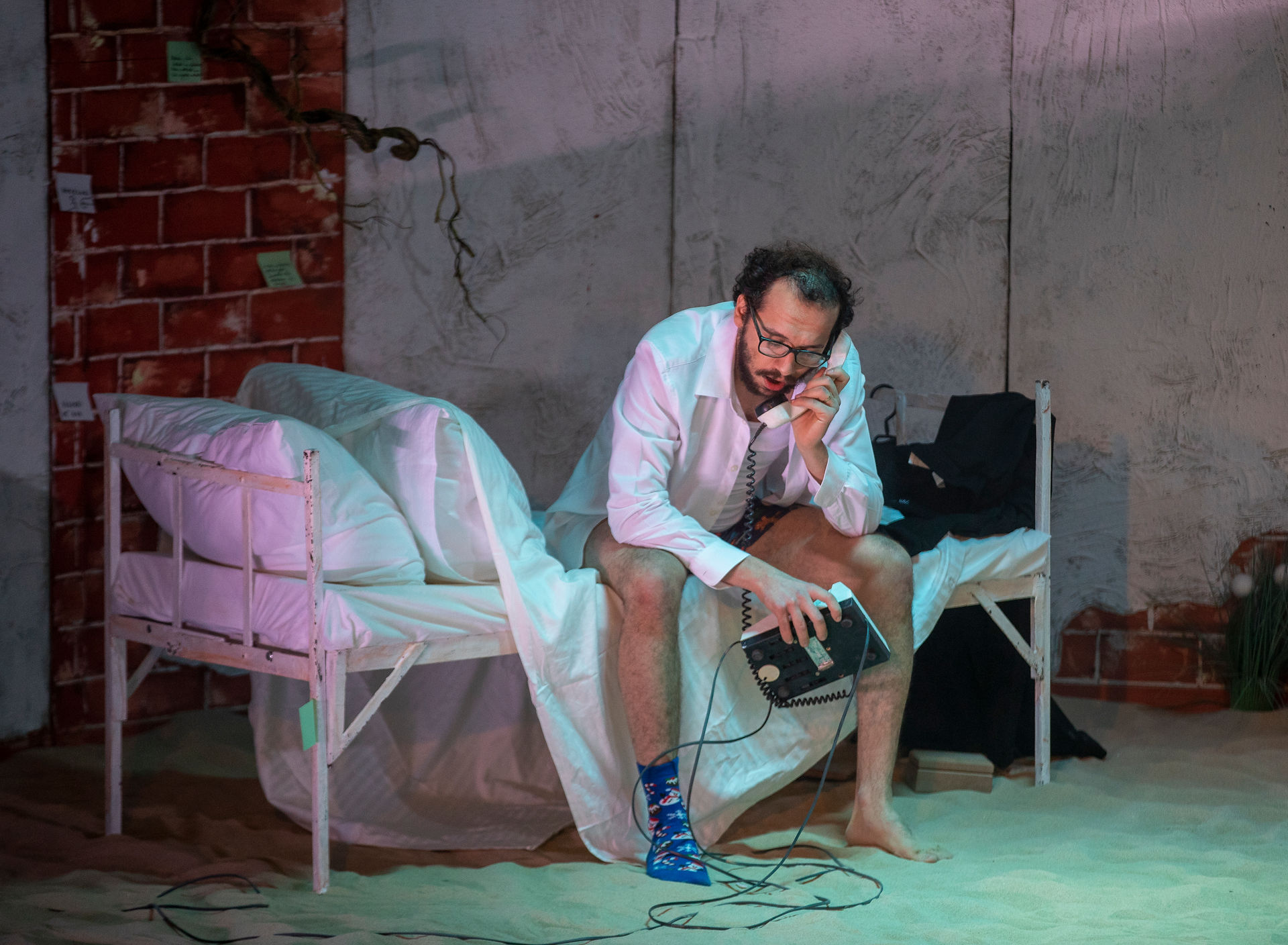 Actorul Ștefan Liță în spectacolul de teatru "X și 0"