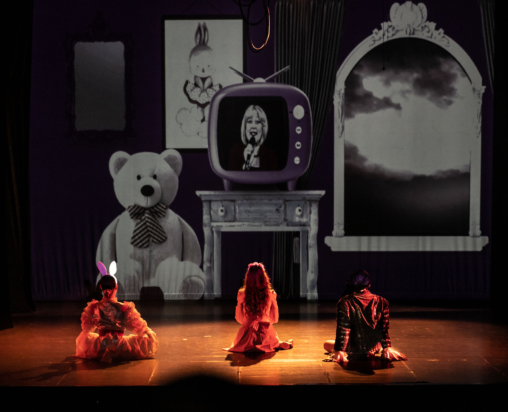 Scenă din spectacolul  "Magie și prietenie", teatru pentru copii