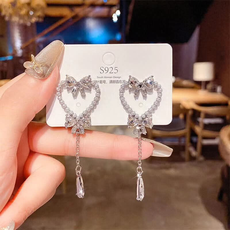 Elegant Silver Heart Crystal Dangle Korean Earrings – Stylish Sparkling Drop