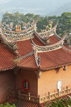 Roof with dragons of a temple on Taiwan
