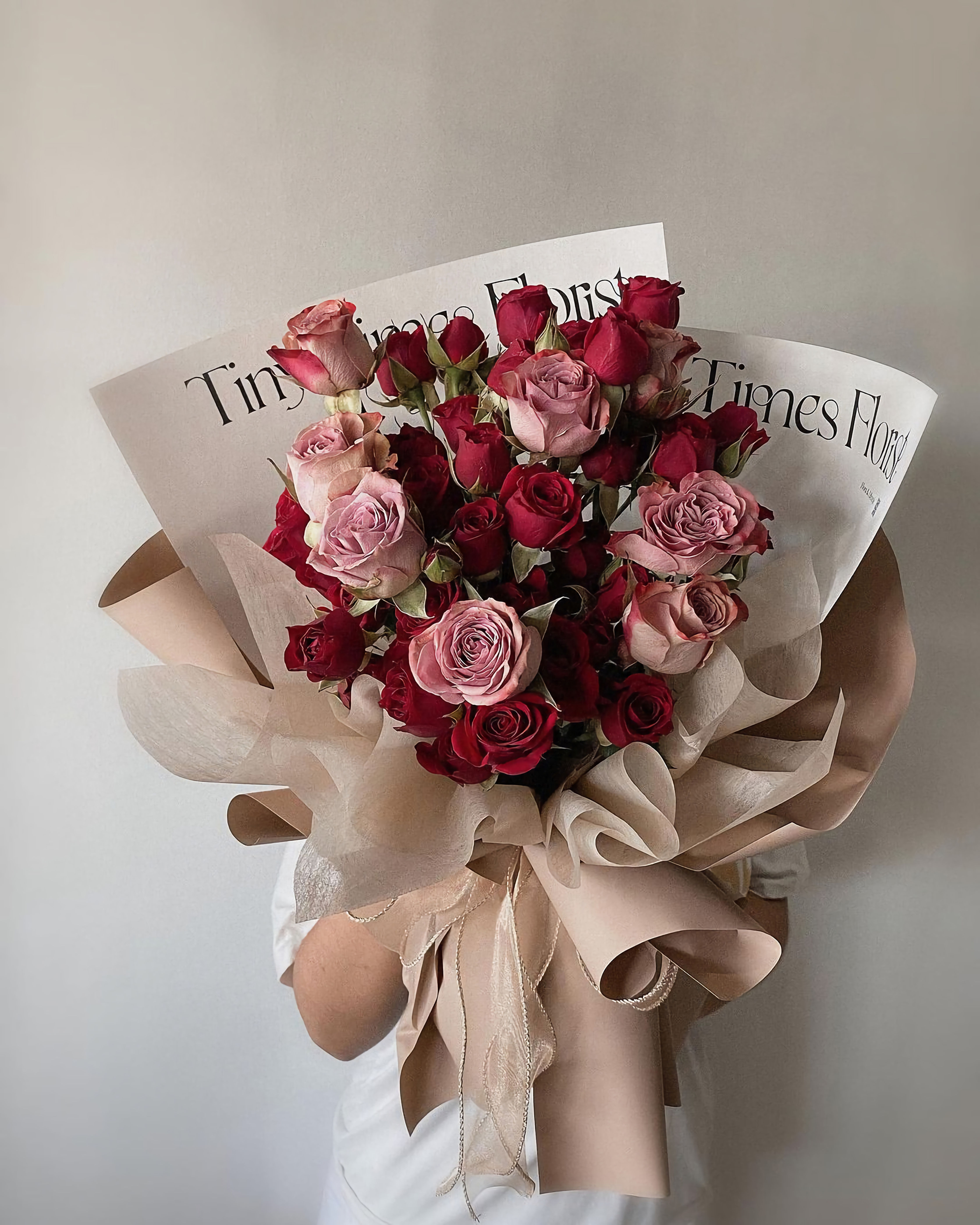 Cappuccino and Spray Red Rose Bouquet