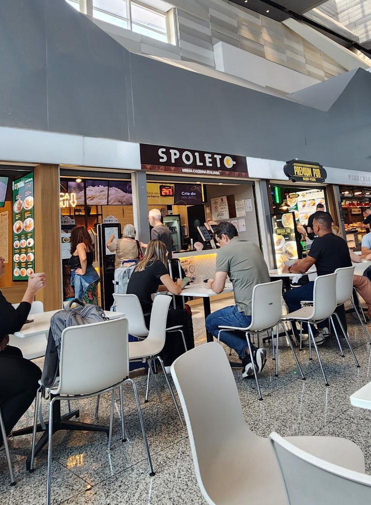 Praça de alimentação em Viracopos