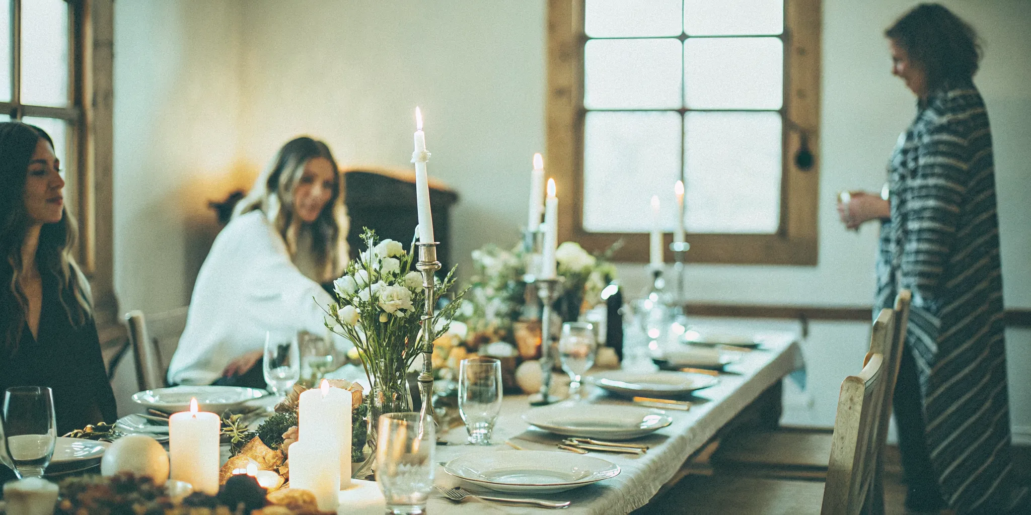 Elegant farm-to-table dinner party setup in a San Diego home with beautifully presented dishes, private chef san diego