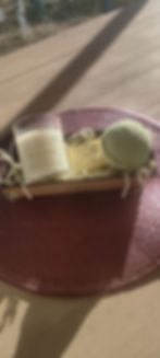 coffret gourmandise avec bougie crepitante meche en bois savon vanille et boule de bain artisanal france naturel