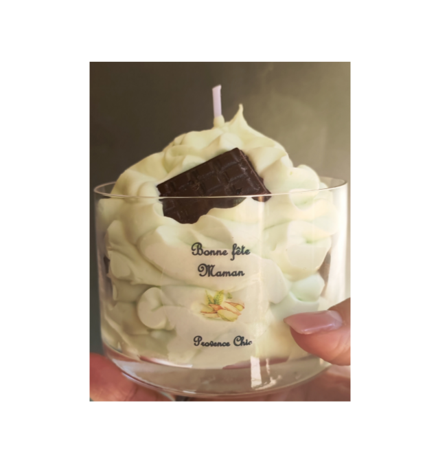 Miniature : Bougie gourmande déco dans son pot, senteur pistache, avec sa chantilly. Inscription bonne fête maman
