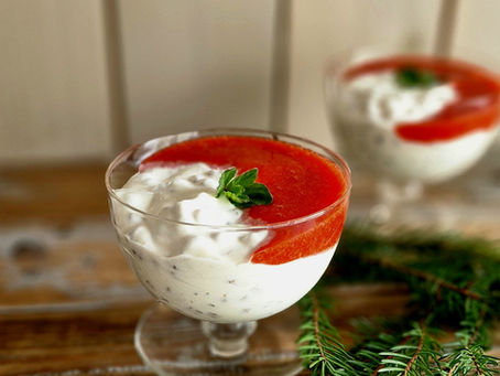Byggrynskrem med Jordbær Saus (Barley Cream with Strawberry Sauce)