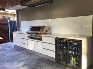 Glass Splashbacks: The Perfect Addition to Your Outdoor Kitchen