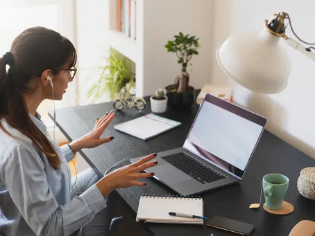 Choosing a Rental with a Home Office in Mind: Light, Space, and Internet