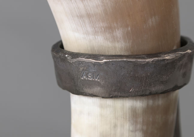 Beer-Horns Ring Detail