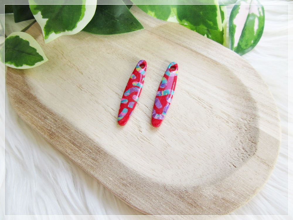Pampilles " Gisèle "/ rouge nacré pailleté, motif multicolor
