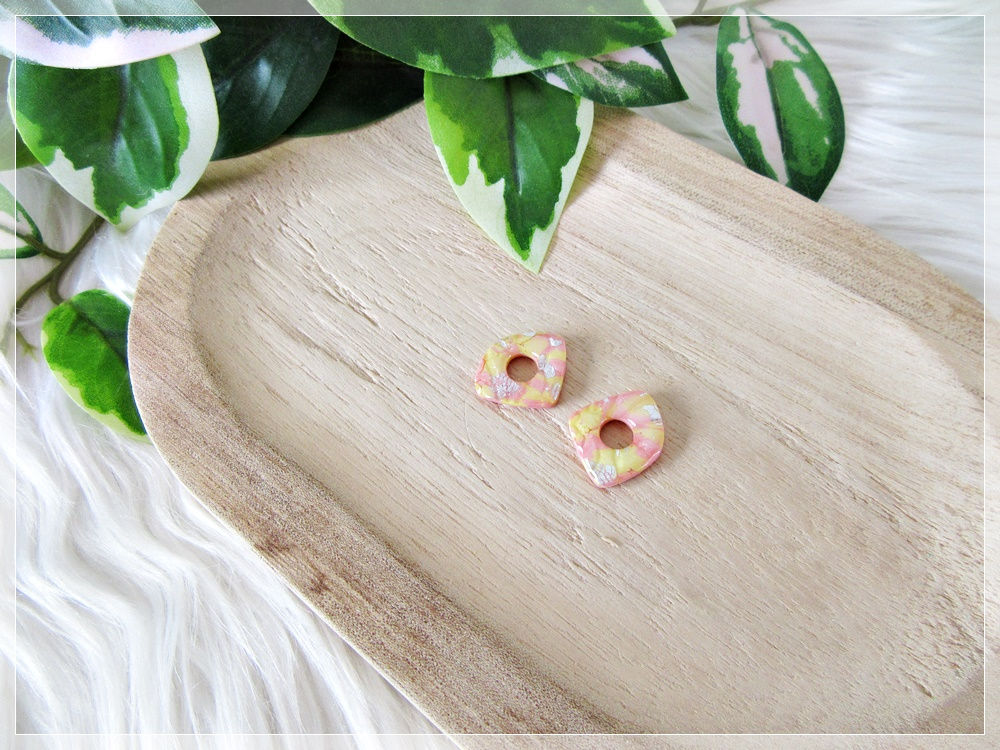 Pampilles " Bélina "/ rose saumon et jaune pastel nacré, feuille d'argent