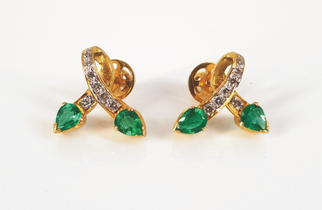 18CT YELLOW GOLD EMERALD & DIAMOND EARRINGS