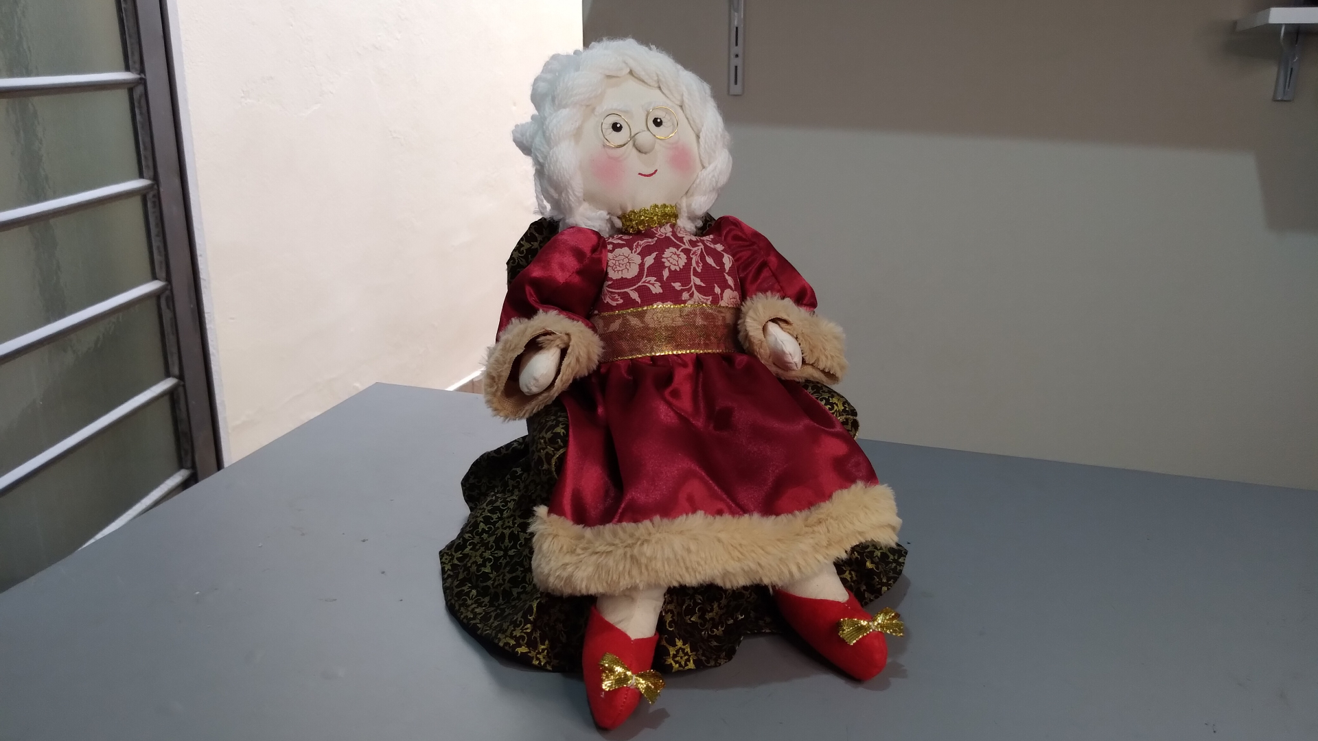 Projeto mamãe Noel sentada