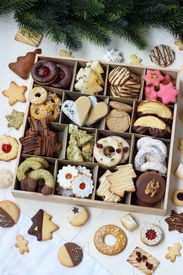 Box mit Keksen Vanille-Kipferl Weihnachten Saisonware Zuckerbäckerinbackt