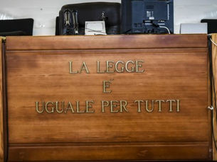 Favor Rei: salvagente d’oro ai colpevoli, mentre le vittime annegano!