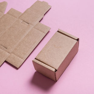 Cajas troqueladas personalizadas: Cómo mejorar la experiencia de unboxing de tus productos