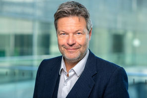 Herausforderungen und Chancen der wirtschaftlichen, energiepolitischen und gesellschaftlichen Transformation Europas: Dr. Robert Habeck spricht an der re–basel 2027