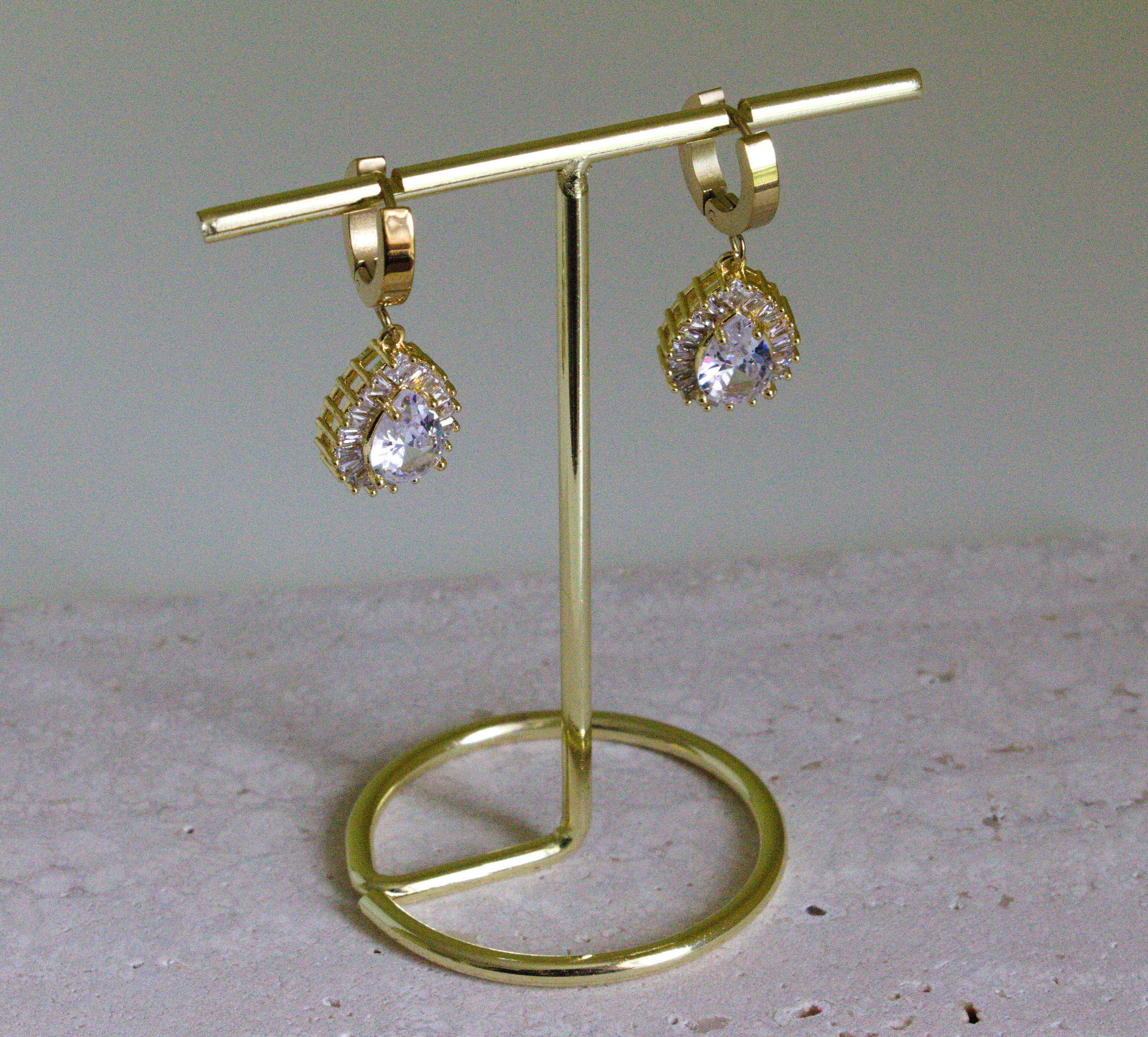 PIA DROP EARRINGS