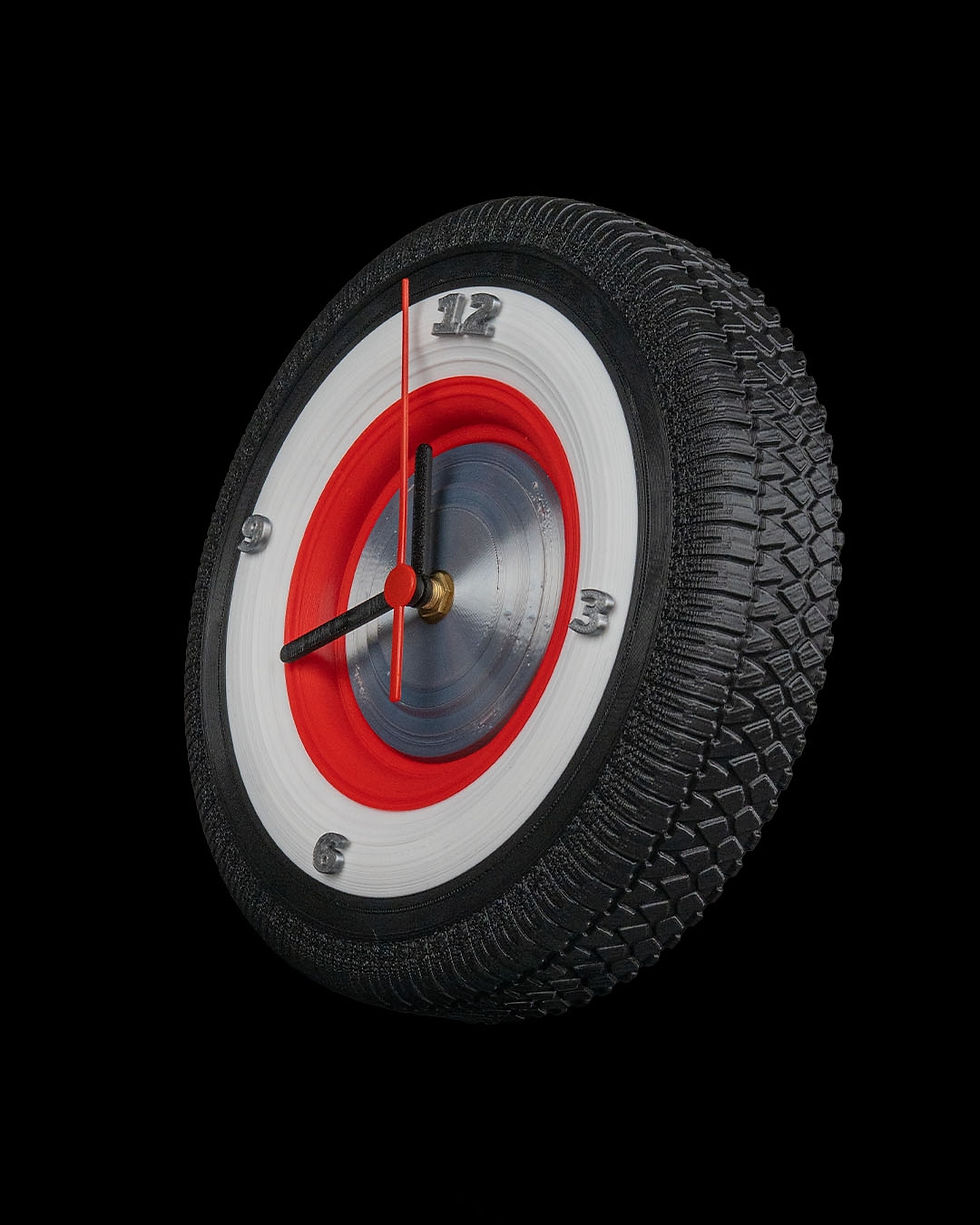 Миниатюра: Vintage Whitewall Tire Wall Clock – Classic Car Wheel Design