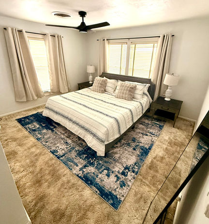 Bedroom with king size bed