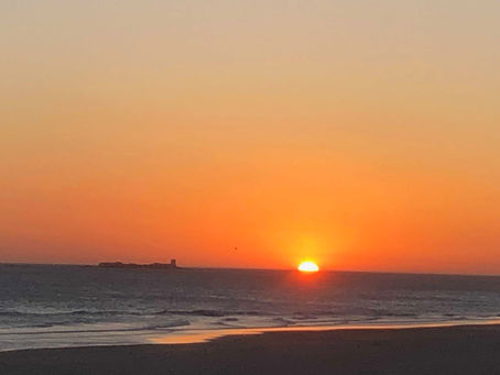 El país del sol se pone y el país del sol naciente...