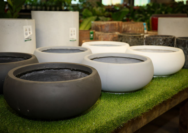 Large format feature containers for landscape and garden applications Manning Valley