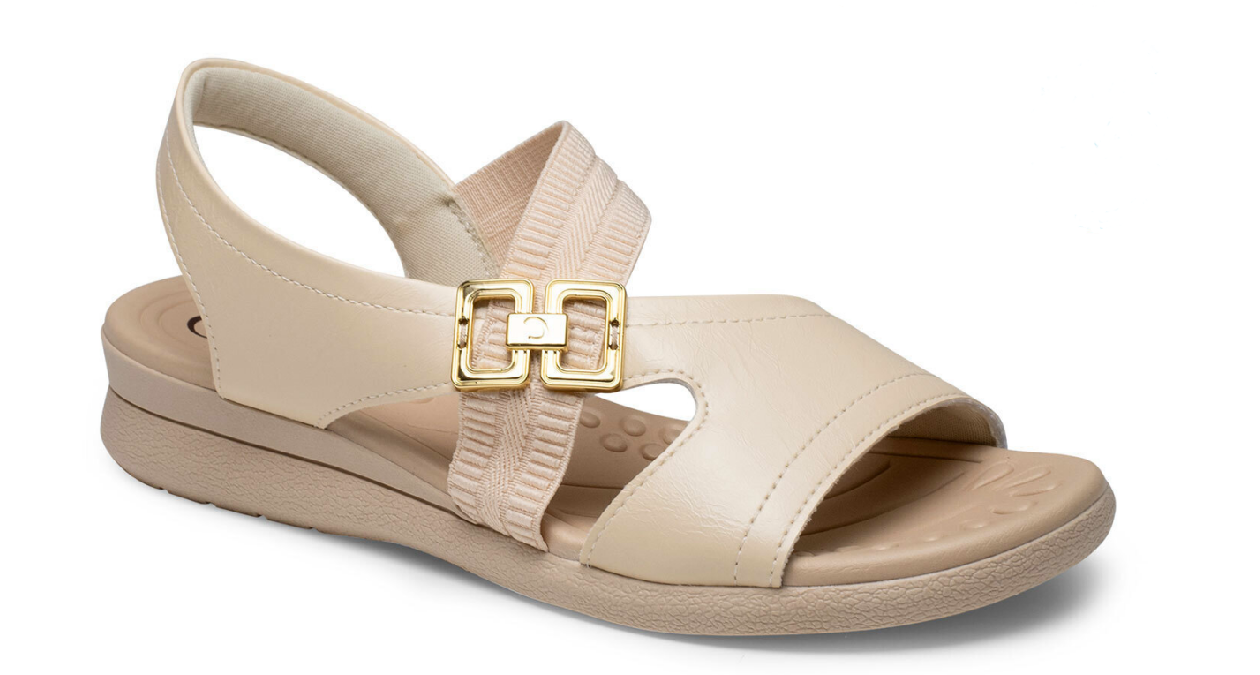 Sandália papete calce fácil salto anabela Campesí, na cor bege baunilha com fivela dourada lateral, palmilha eva comfort