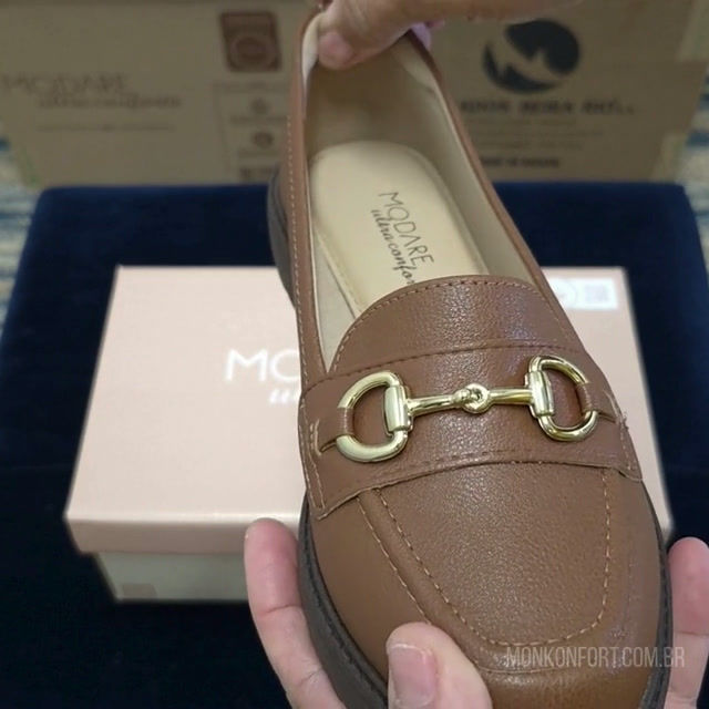 Vídeo mostrando acolchoamento e estrutura do mocassim feminino Modare Aconchego Avelã vendido em MonKonfort