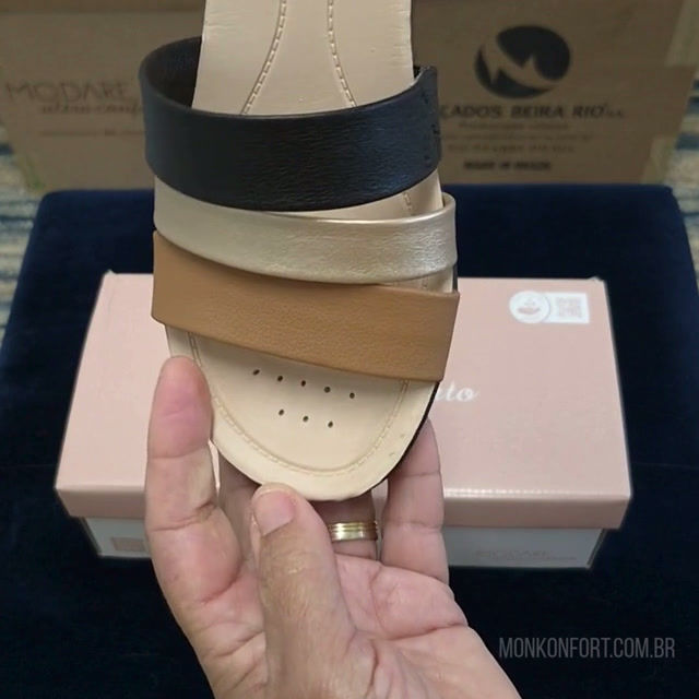 Vídeo demonstrativo mostrando detalhes do tamanco slide feminino Modare Livre Preto, sua estrutra e flexibilidade