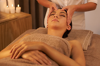 Professionelle Head Spa bei Zui Spa Zürich – entspannende Behandlung in stilvoller Umgebung